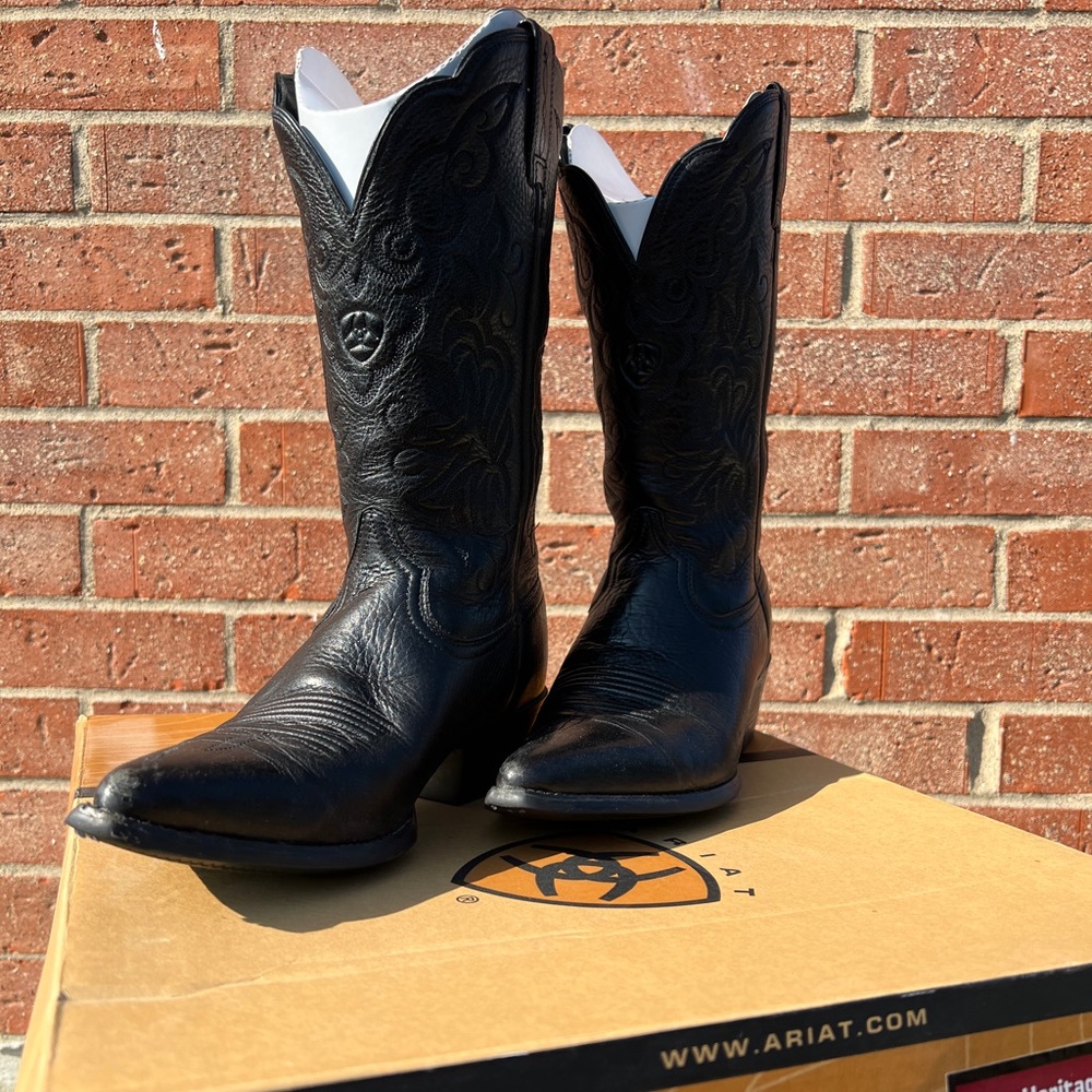 Women’s ‘s 8 B/Medium Artist Heritage Western
